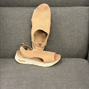 Skechers Women's Beige Sandals